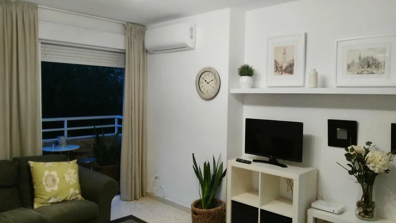 Luminoso Y Confortable Apartamento contacts
